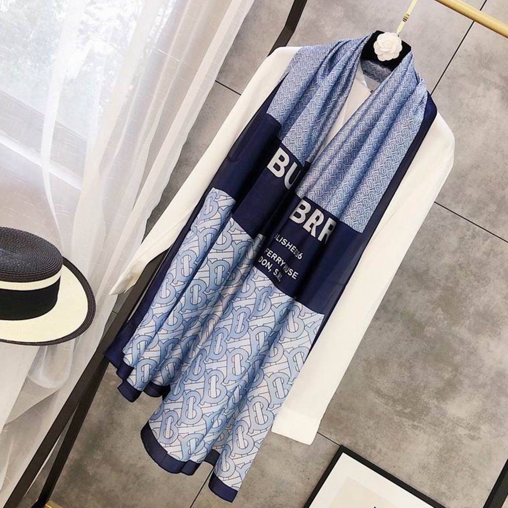 Bv*b*rry Scarf